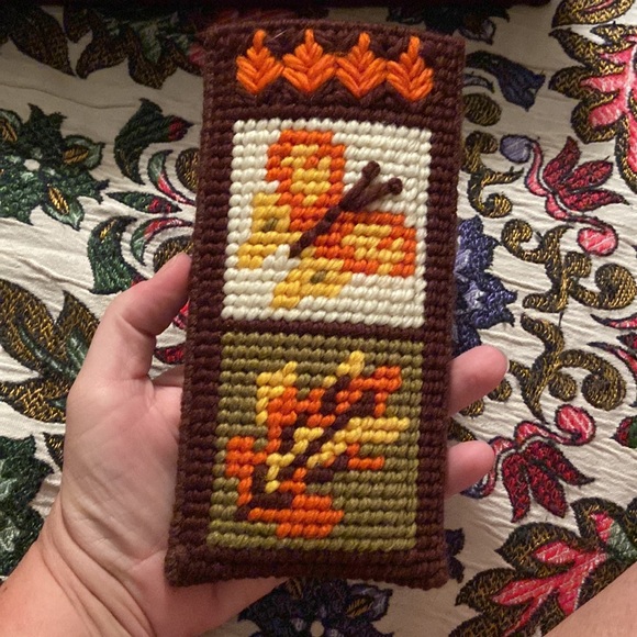 Vintage needlepoint purse with matching eyeglass case - Picture 2 of 8